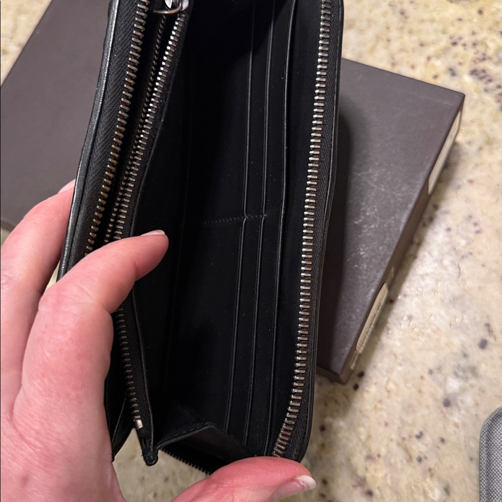 Bottega Veneta Black Woven Wallet - Picture 10 of 11